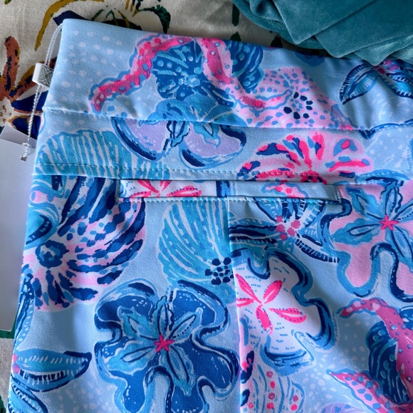 NWT Lilly Pulitzer Bahamas Beachcomber UPF 50+ Luxletic 26" Alston Crop Pant - Picture 8 of 12